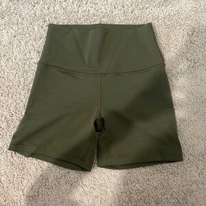 aritzia biker shorts